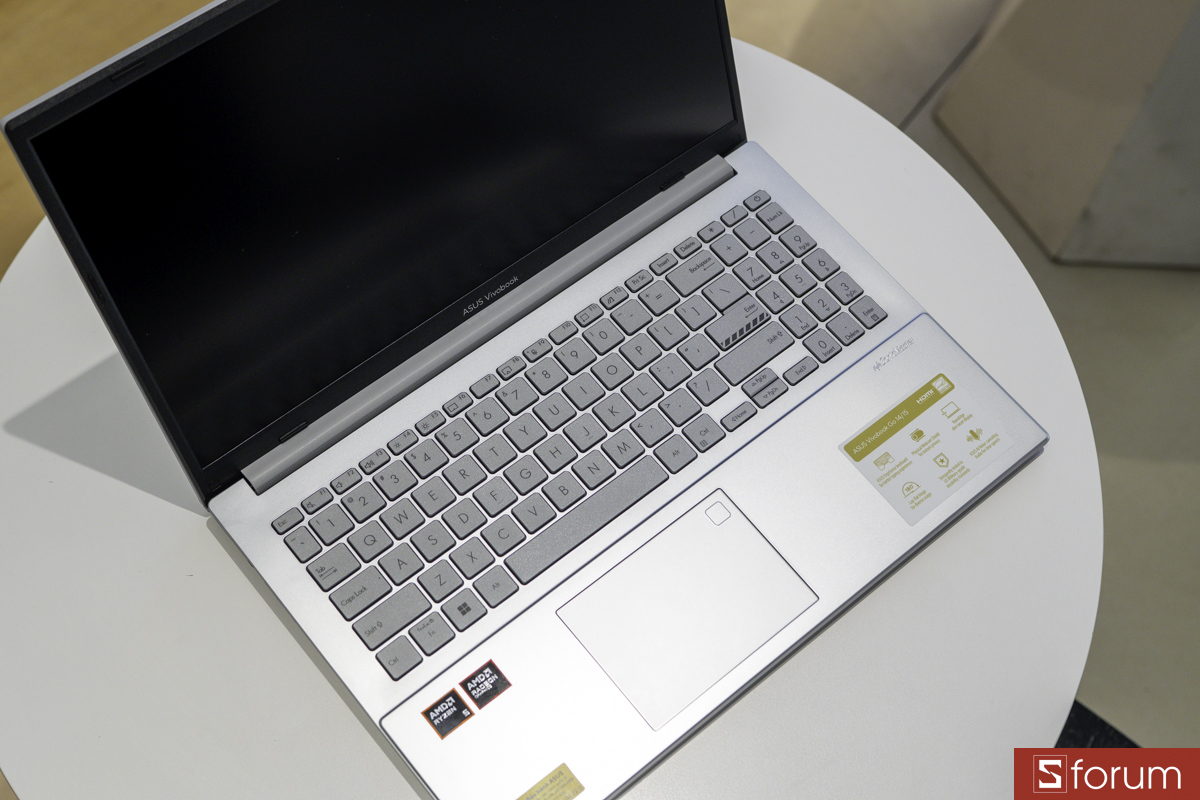 Mặt C của ASUS VivoBook Go 14