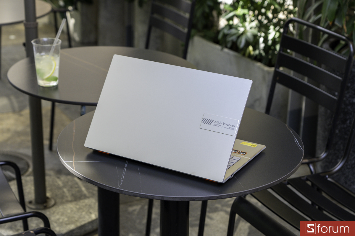 Mặt lưng ASUS VivoBook Go 14