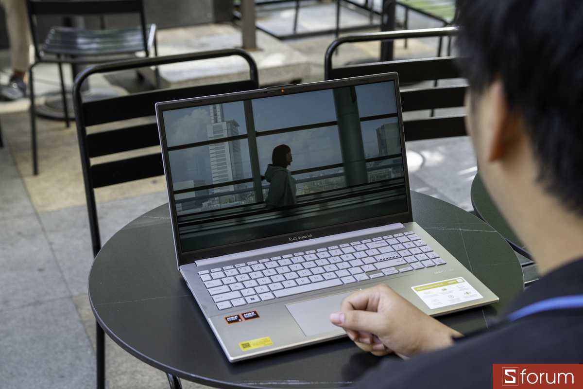 Nghe nhạc trên ASUS VivoBook Go 14