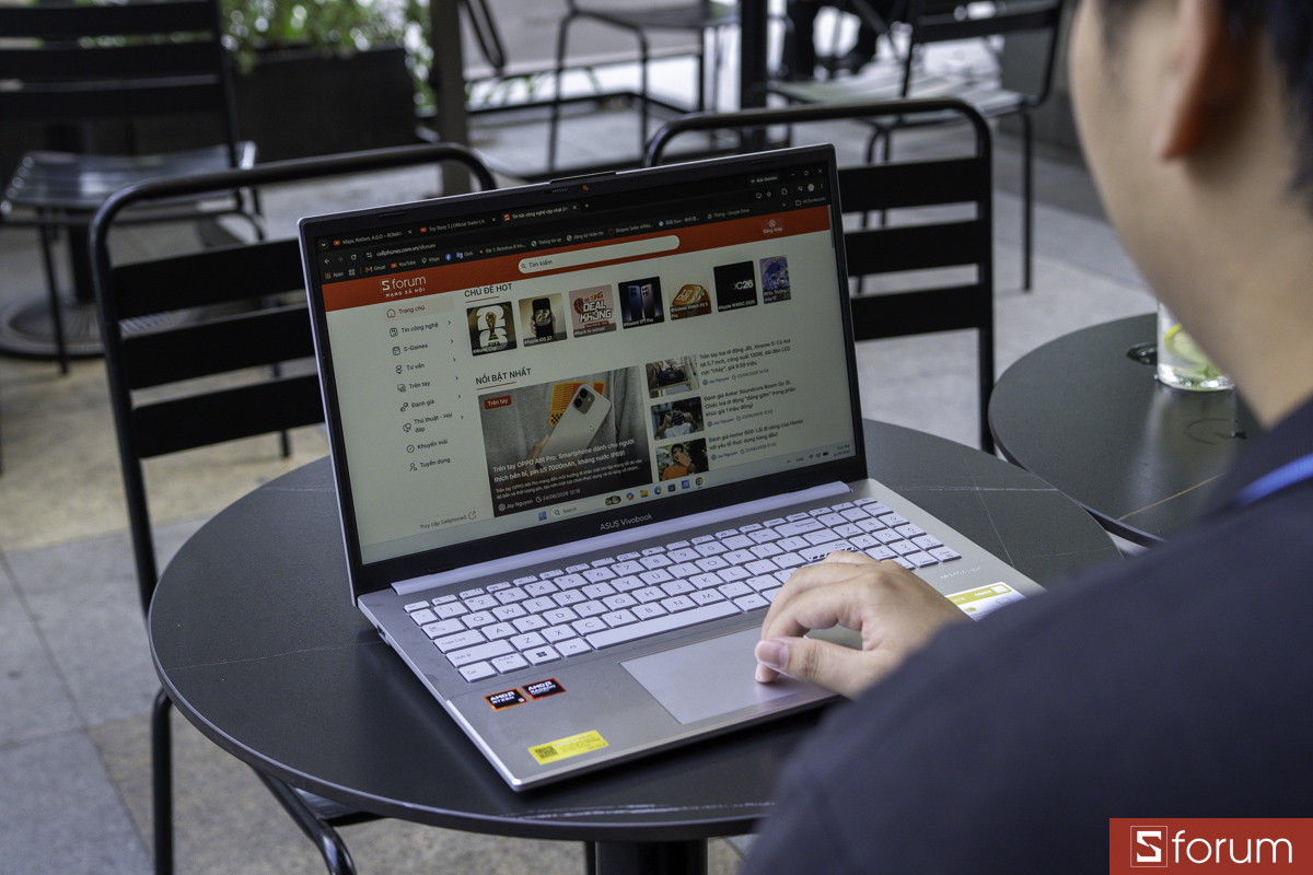 Làm việc trên ASUS VivoBook Go 14