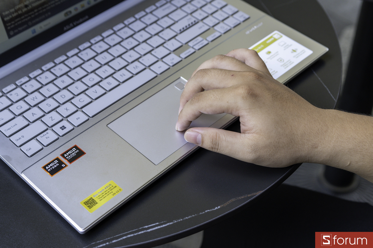 Touchpad trên ASUS VivoBook Go 14