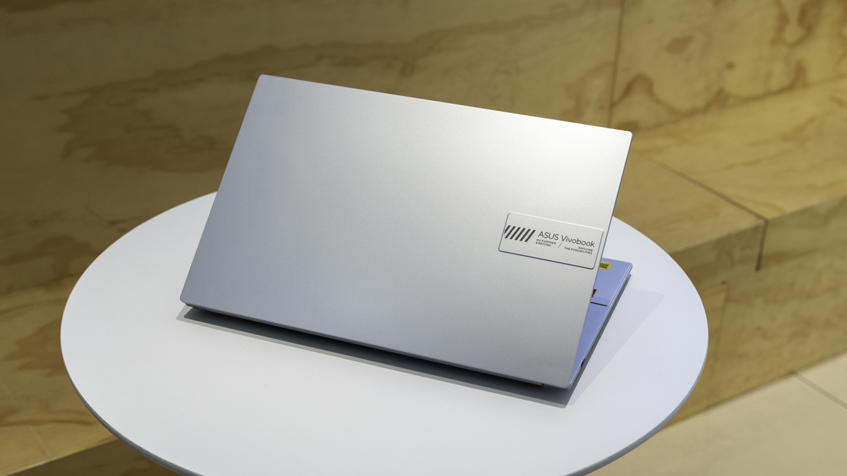 Trên tay ASUS VivoBook Go 14 2026: Đánh đổi 8GB RAM để đổi lấy mức giá 16 triệu "vừa túi" cho sinh viên