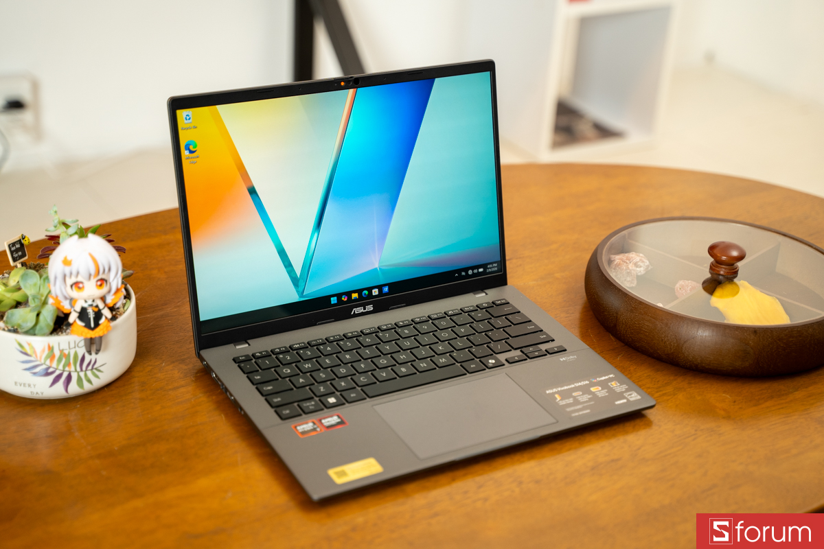 Sinh viên Kinh tế cần một chiếc laptop đáp ứng tác vụ học tập giải trí và xử lý đa nhiệm khi làm việc chuyên ngành