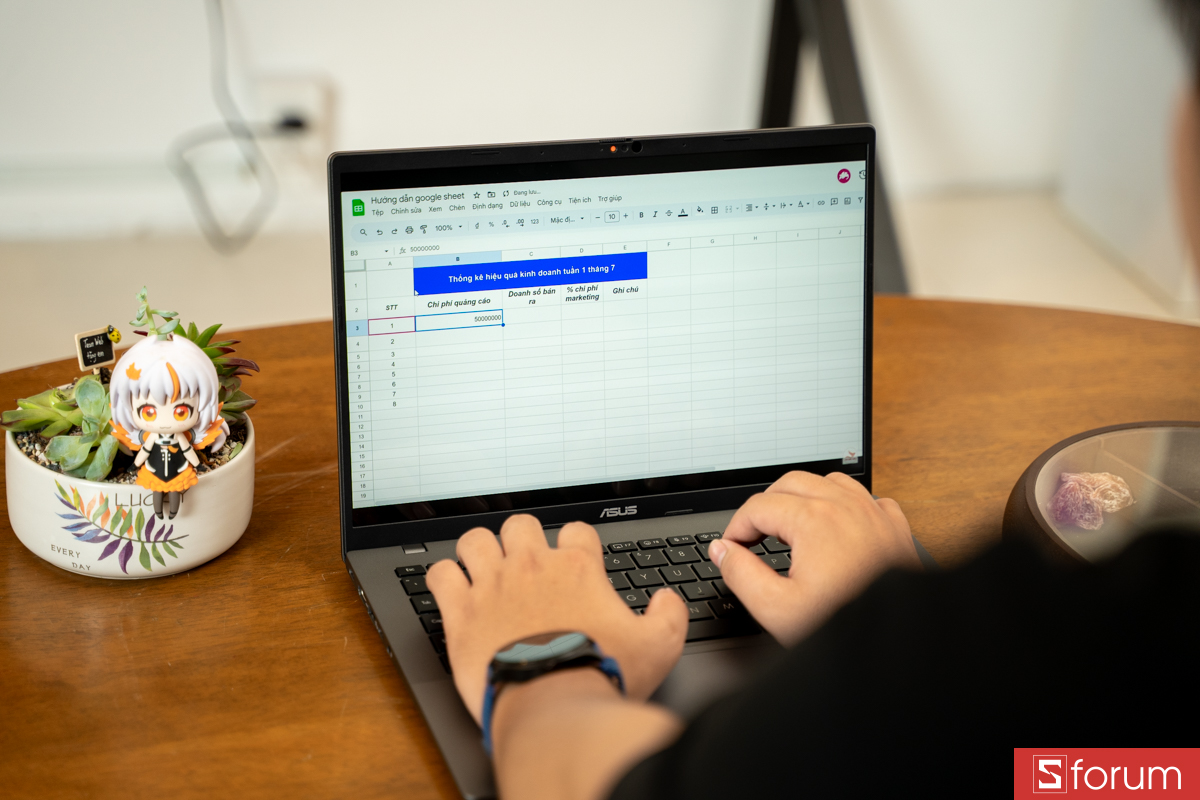 Làm việc trên ASUS VivoBook S14