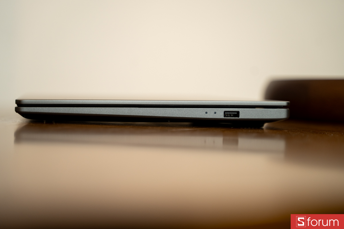 Cạnh phải ASUS VivoBook S14