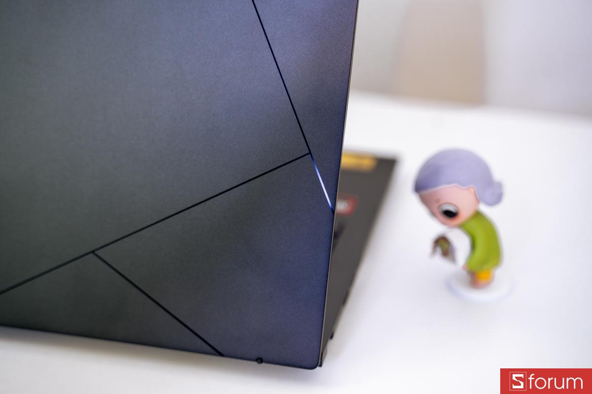 Thiết kế góc cạnh cùng bản lề cứng cáp