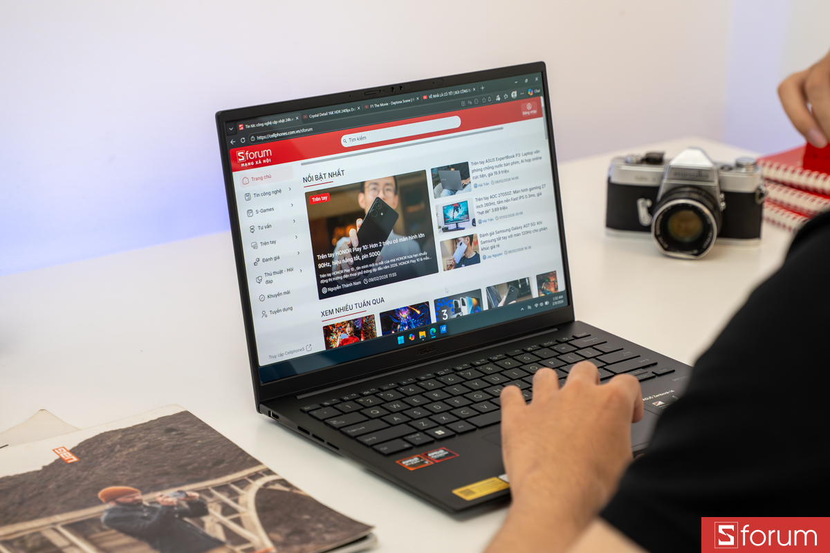 Làm việc với ASUS ZenBook 14