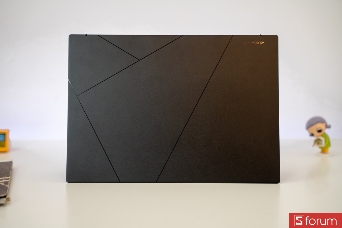 Mặt lưng ASUS ZenBook 14