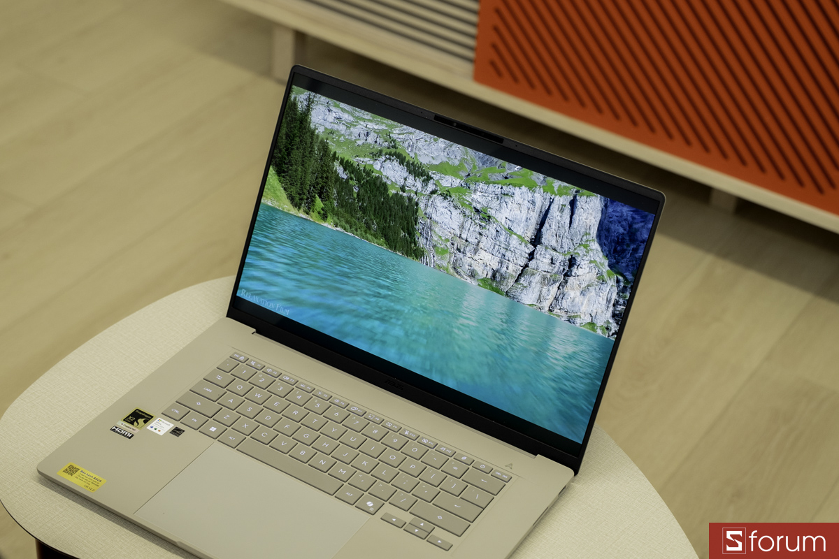 Màn hình ASUS ZenBook A16
