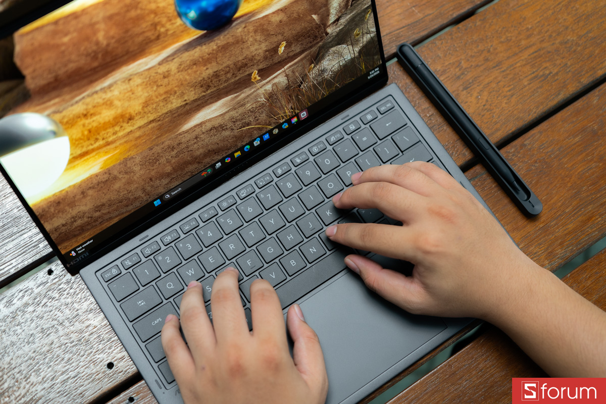 Bàn phím rời trên ASUS ZenBook Duo 2026
