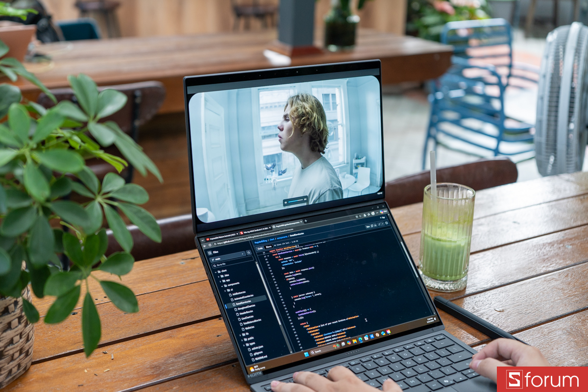 Nghe nhạc cùng ASUS ZenBook Duo 2026