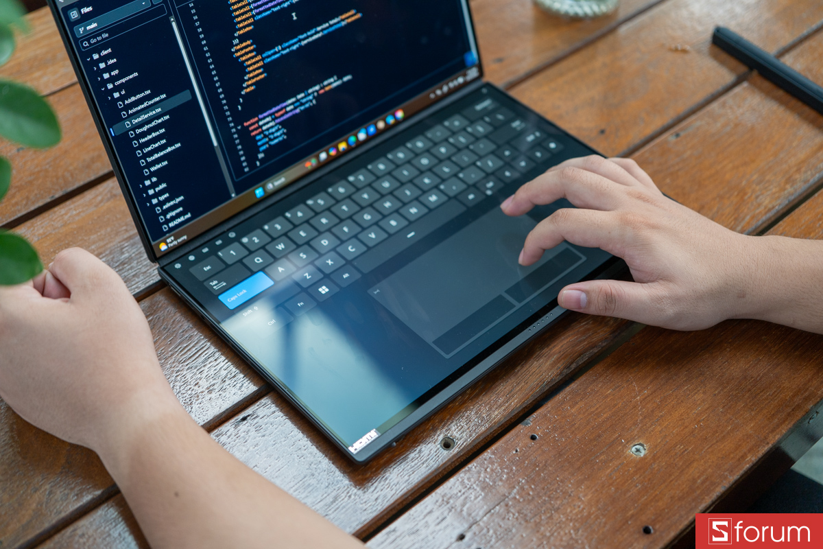 Cảm ứng đa điểm trên ASUS ZenBook DUO