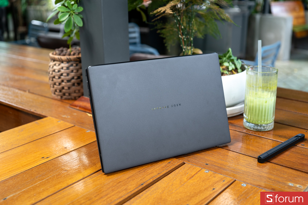 Mặt lưng ASUS ZenBook Duo 2026
