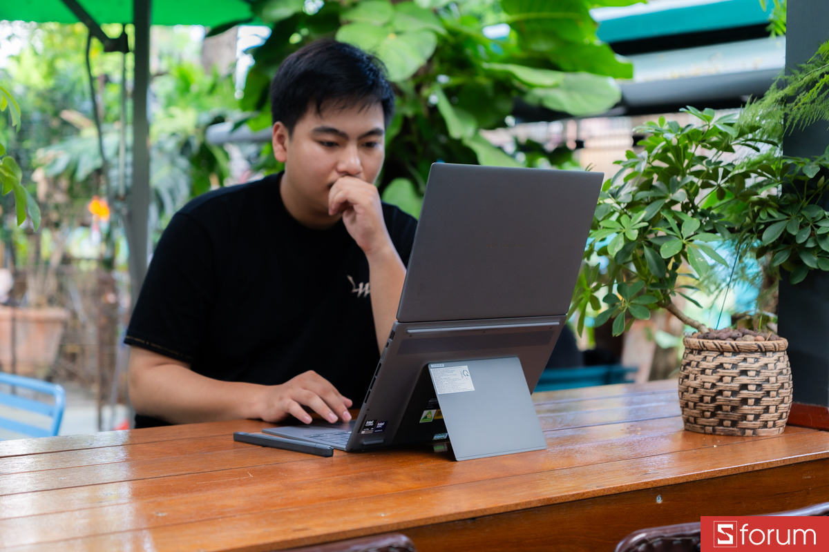 Thời lượng pin cực trâu trên ASUS ZenBook Duo 2026
