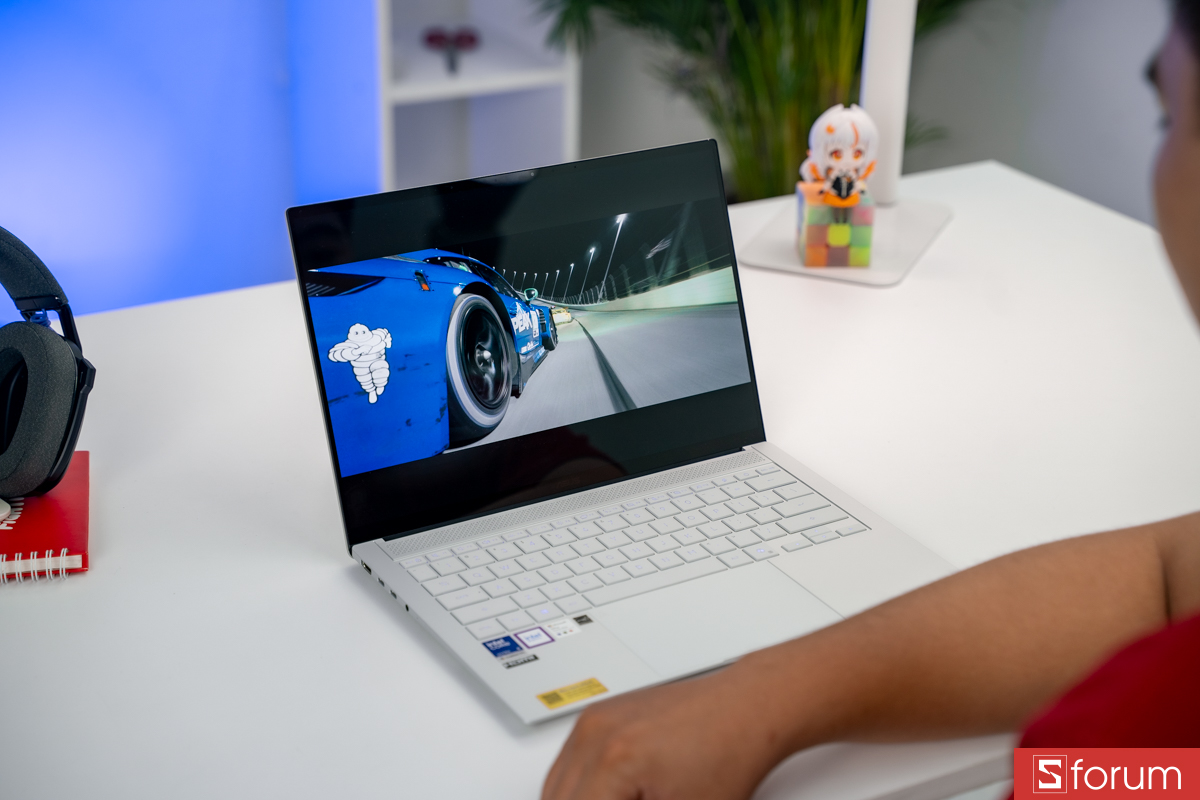 Độ bao phủ màu cao trên ASUS ZenBook S 14