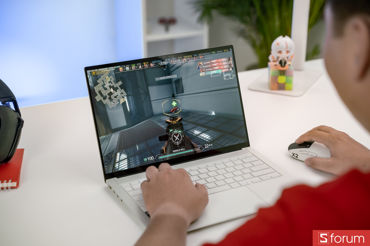 Chơi game trên ASUS ZenBook S 14
