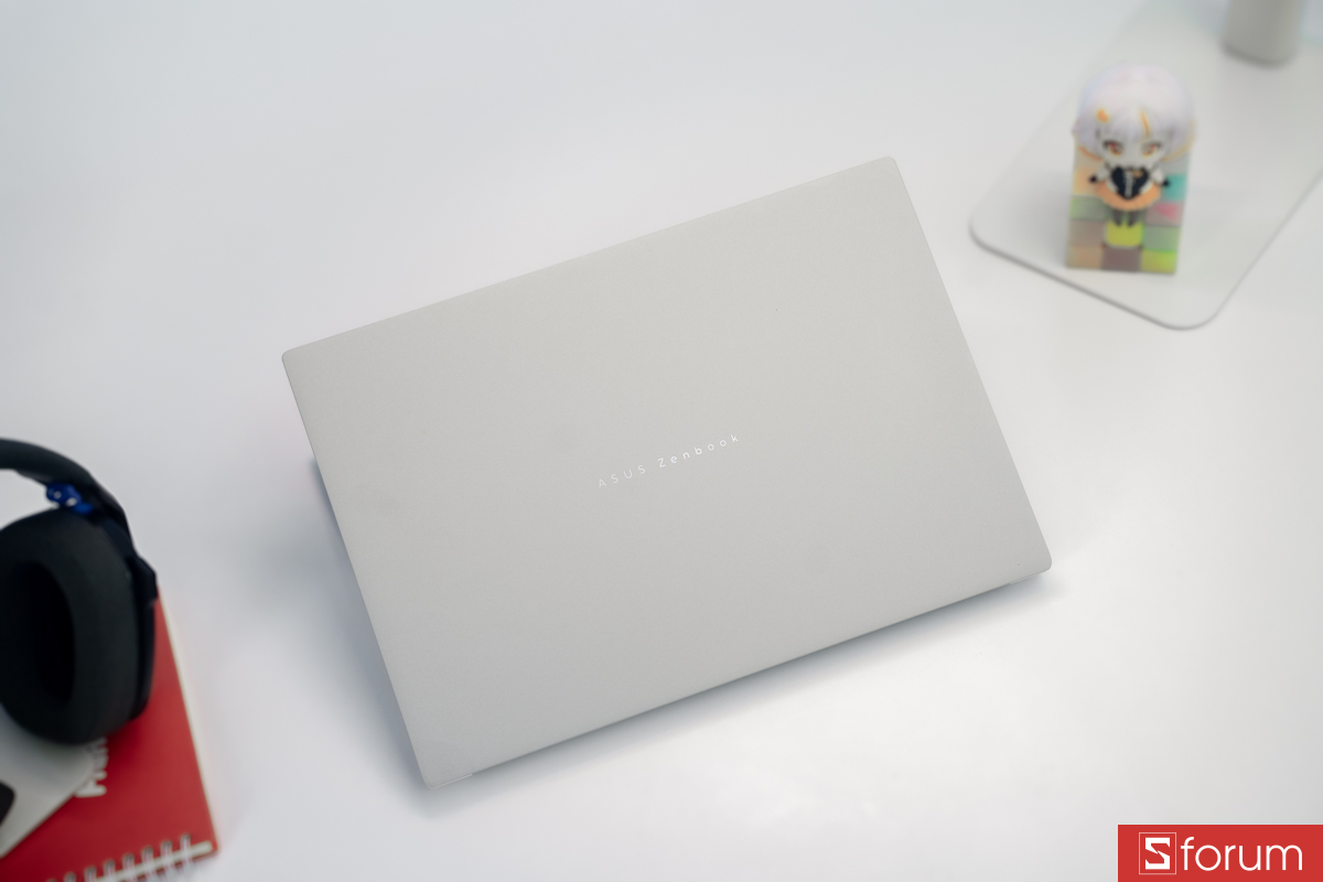 Mặt lưng ASUS ZenBook S 14