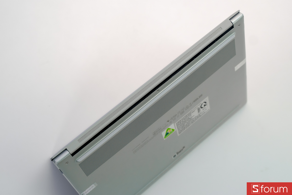Mặt sau ASUS ZenBook S 14