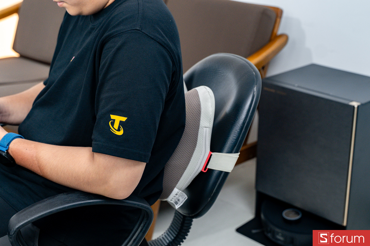 Kích thước nhỏ gọn của Breo Back 2