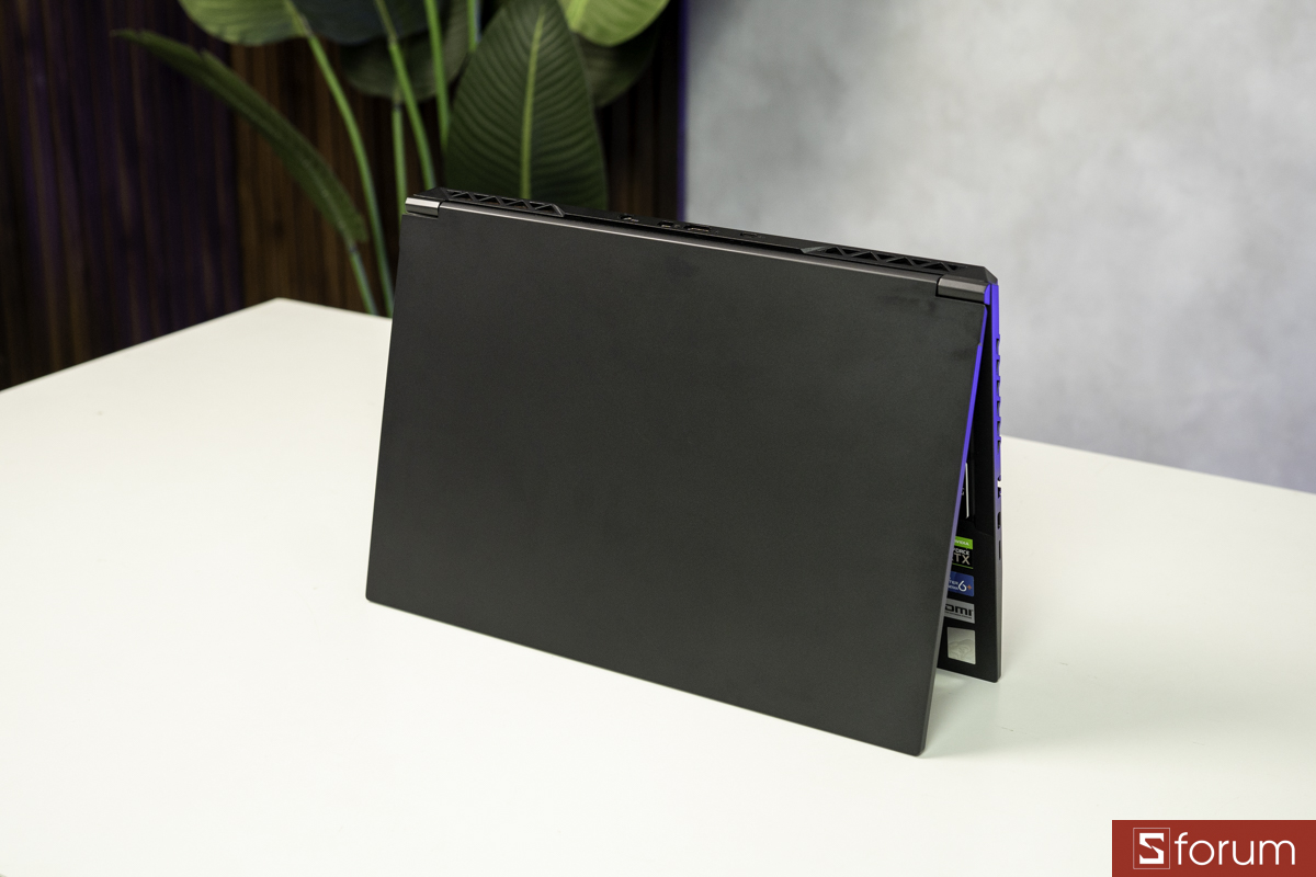 Ngoại hình COLORFUL EVOL X15 XS 22