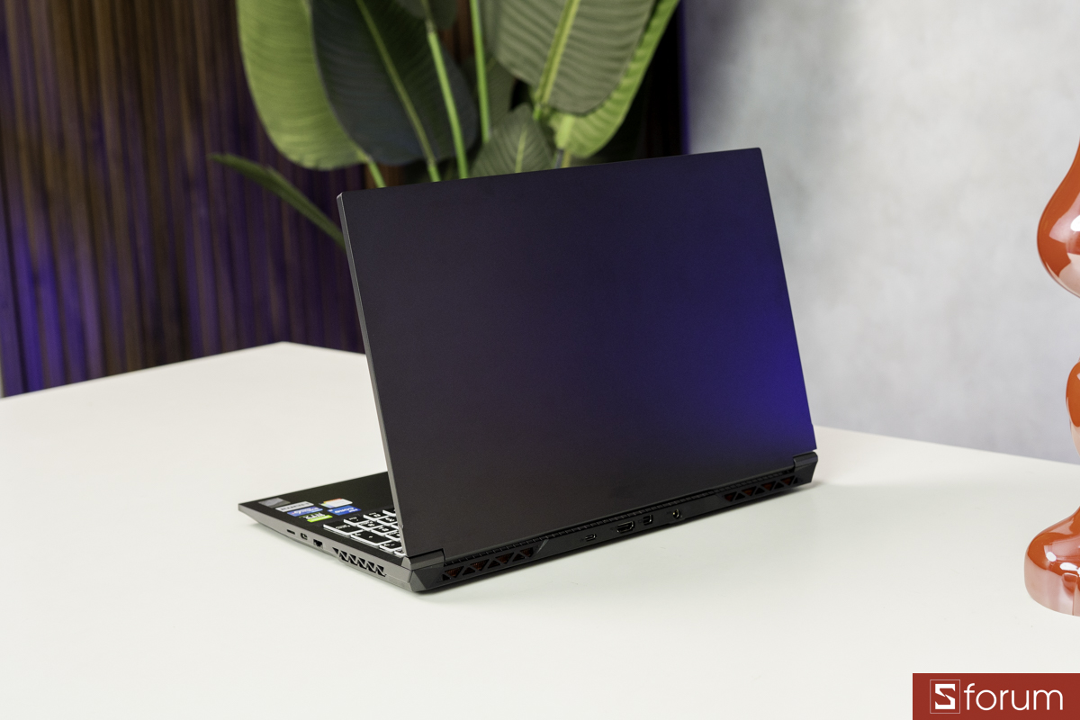 Ngoại hình COLORFUL EVOL X15 XS 22