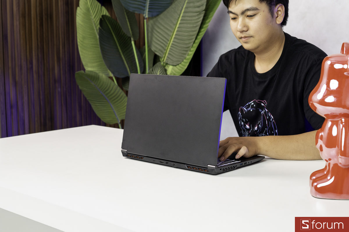 Trải nghiệm COLORFUL EVOL X15 XS