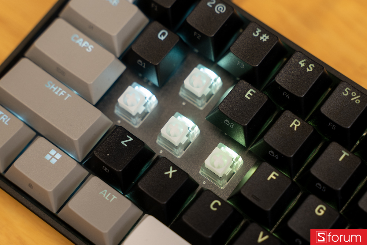 Switch MGX Hyperdrive Core Hall Effect trên Corsair Clipper Pro Mini 60 HE