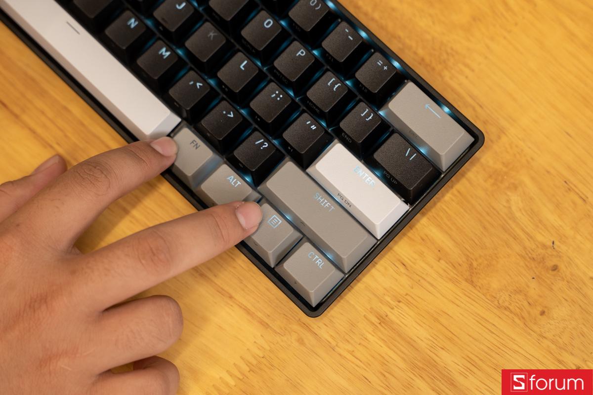 Phím mũi tên trên Corsair Clipper Pro Mini 60 HE