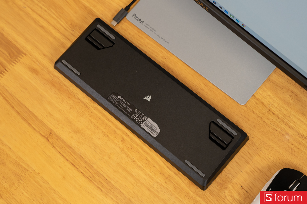 Mặt đáy Corsair Clipper Pro Mini 60 HE