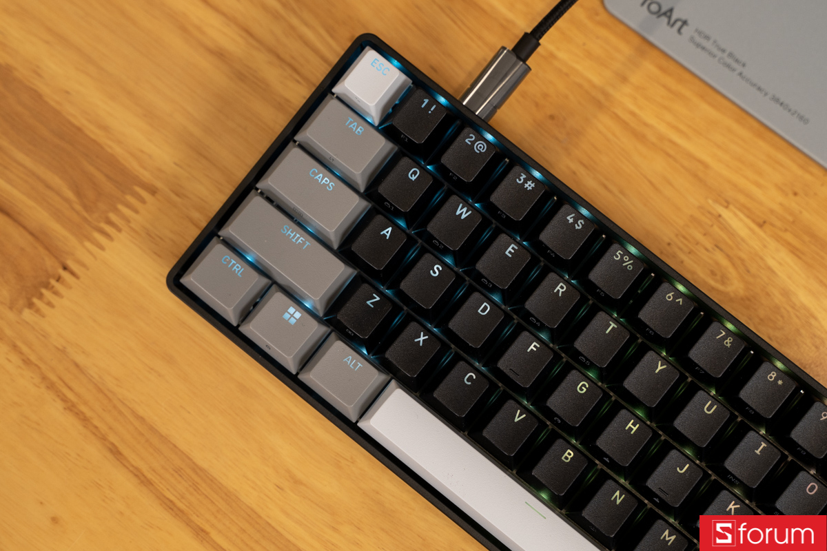 LED RGB trên Corsair Clipper Pro Mini 60 HE