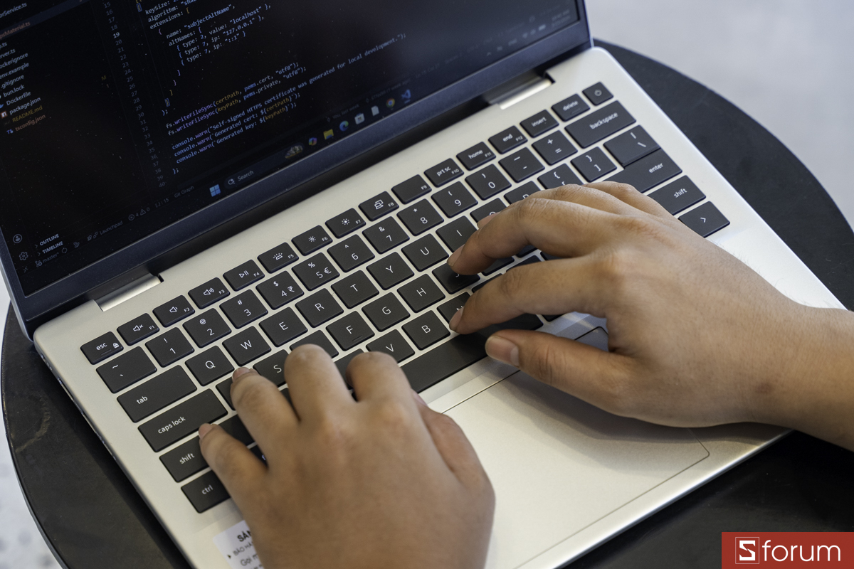 Cảm giác gõ trên Dell 14