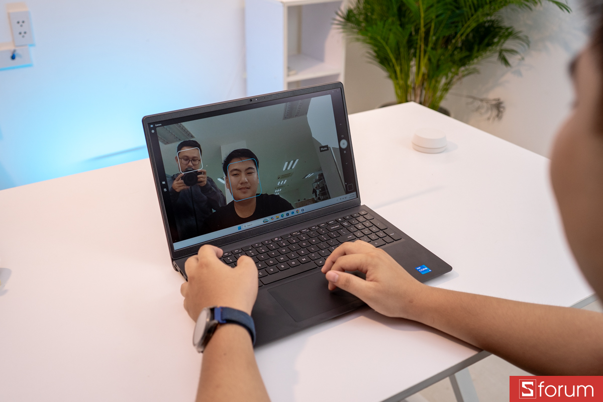 Webcam trên Dell 15