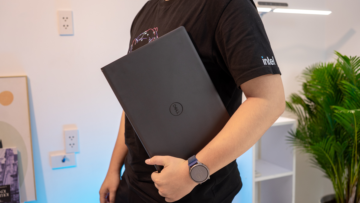 Trên tay laptop Dell "siêu thực dụng": Có 17 triệu hãy mua ngay nếu bạn đang tìm kiếm những giá trị này
