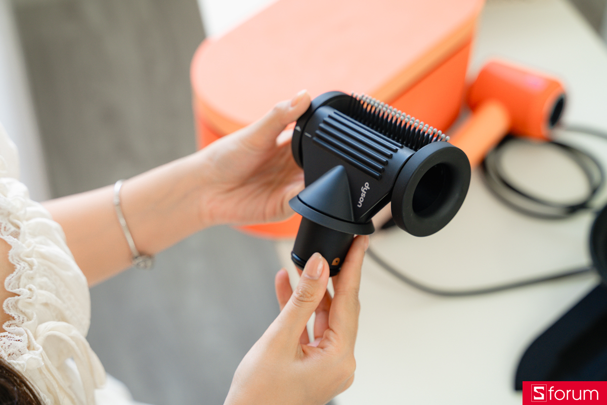Lược duỗi mượt tóc con - Duỗi và ẩn tóc con với hiệu ứng Coanda. Một phụ kiện với hai chế độ tạo kiểu.