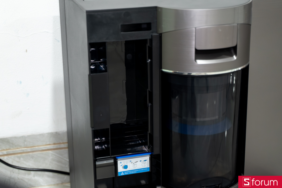 Ngăn chứa rác trên Ecovacs Deebot X11 Omni Cyclone