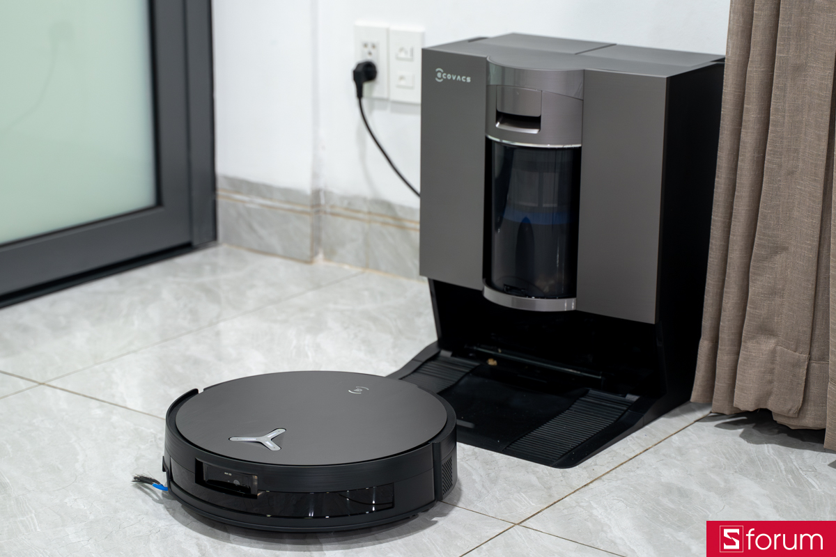 Ecovacs Deebot X11 Omni Cyclone có trạm sạc nhiều công nghệ tiên tiến