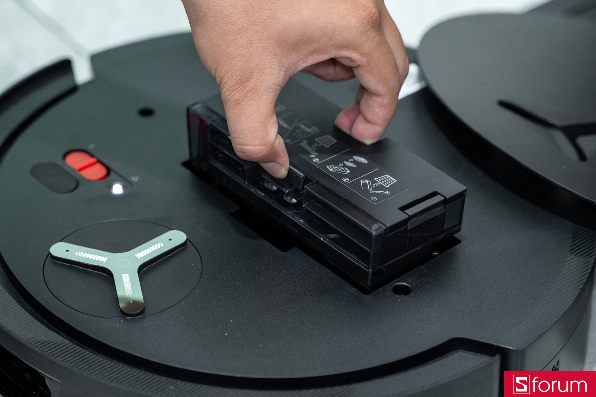 Khay chứa bụi trên Ecovacs Deebot X11 Omni Cyclone