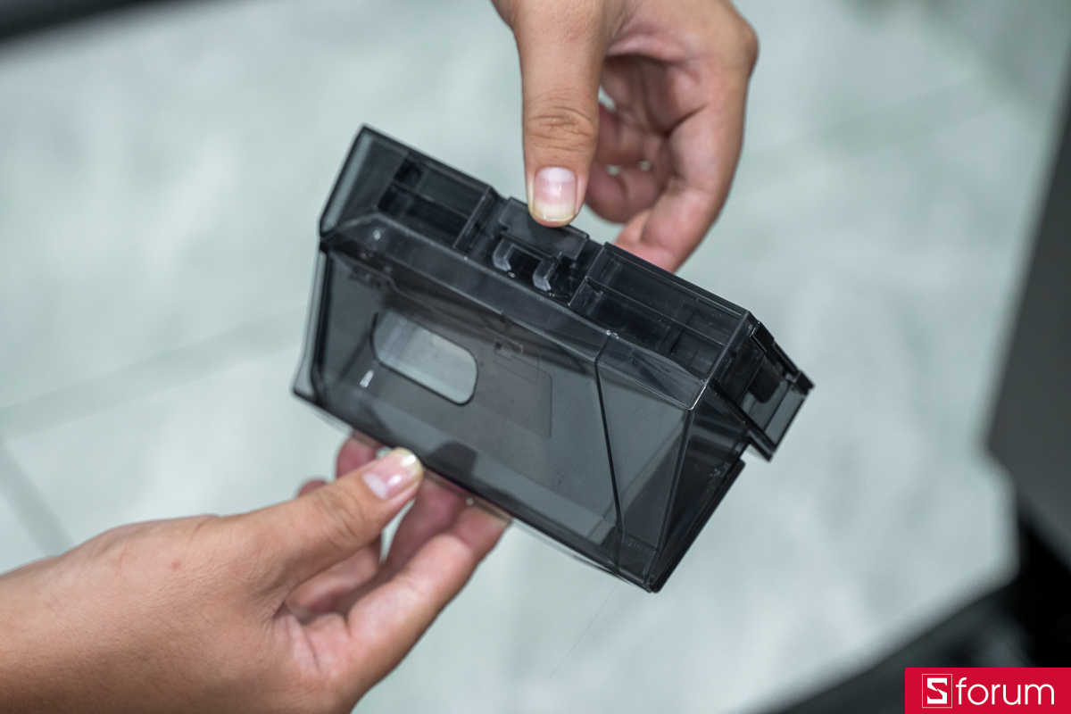 Khay chứa bụi trên Ecovacs Deebot X11 Omni Cyclone