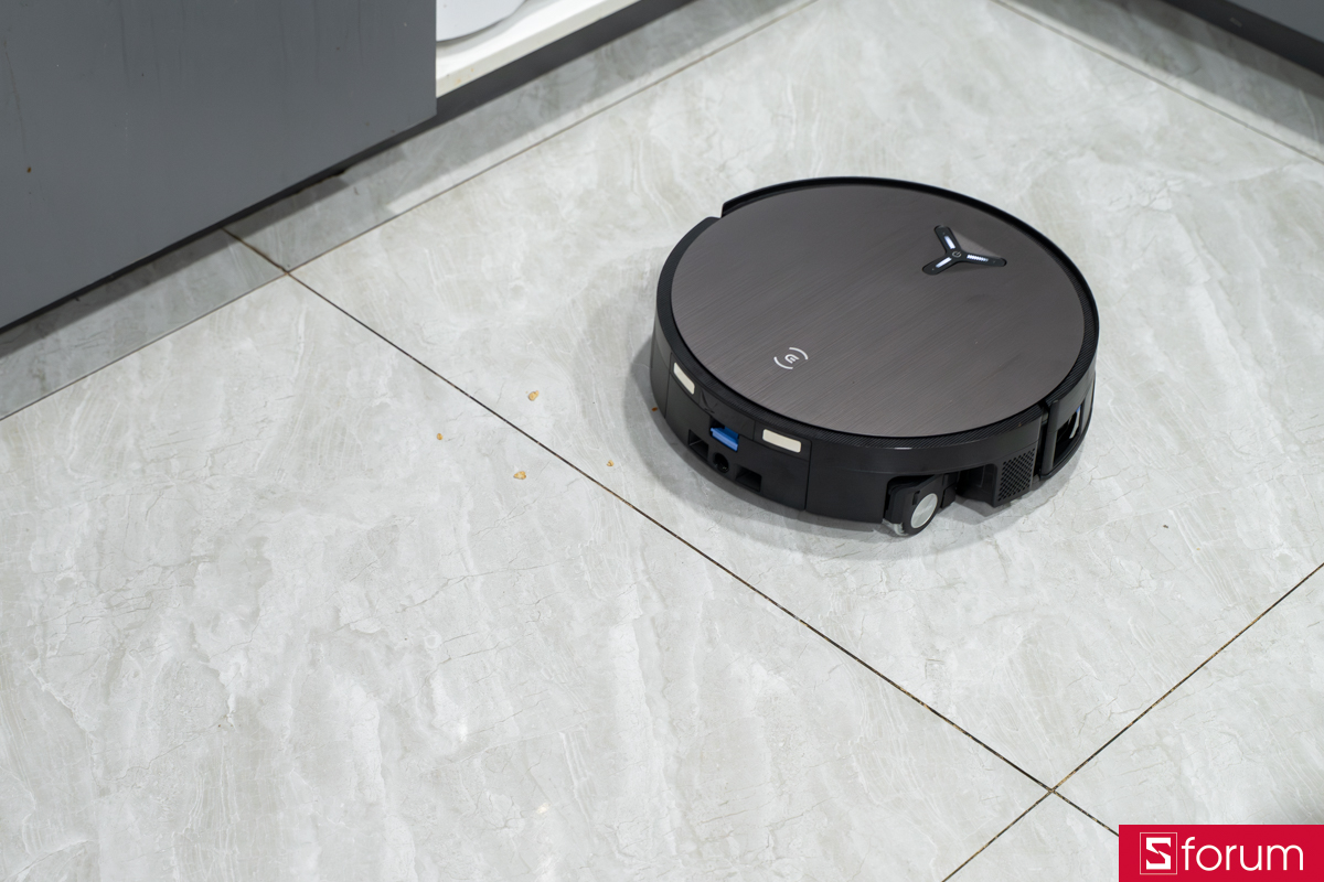 Ecovacs Deebot X11 Omni Cyclone dọn dẹp sạch chỉ qua một lần lướt