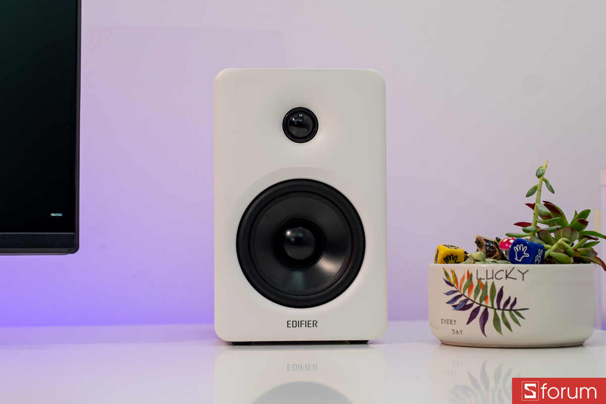 Mặt trước Edifier M90