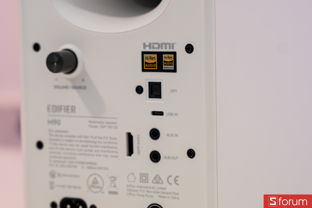 Cổng quang OPT trên Edifier M90