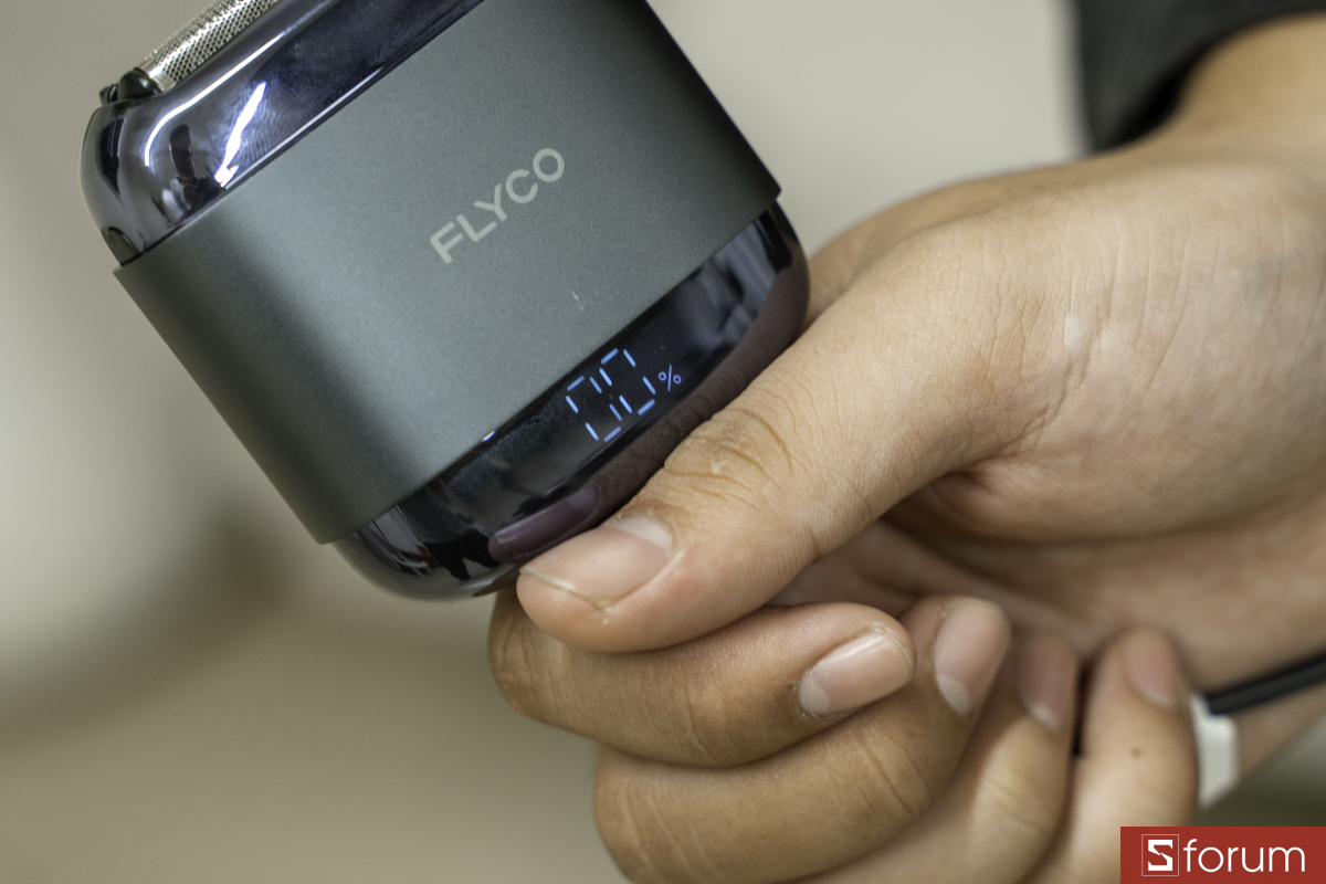 Màn hình hiển thị pin trên Flyco F8VN