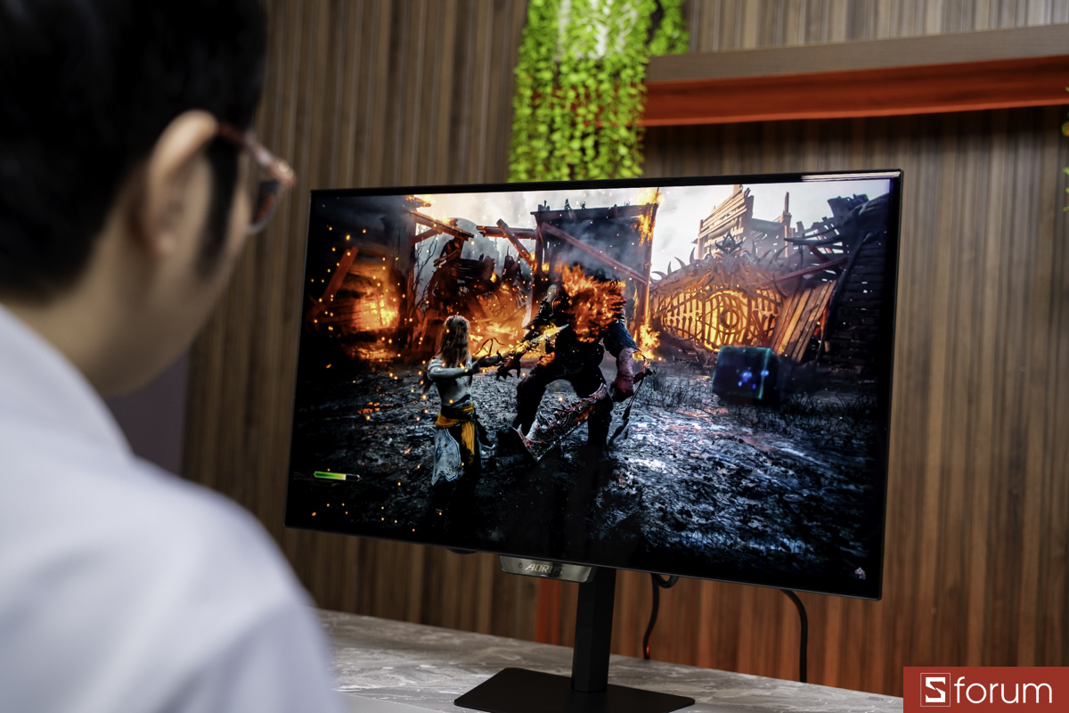 Chơi game trên GIGABYTE AORUS ELITE FO27Q28G
