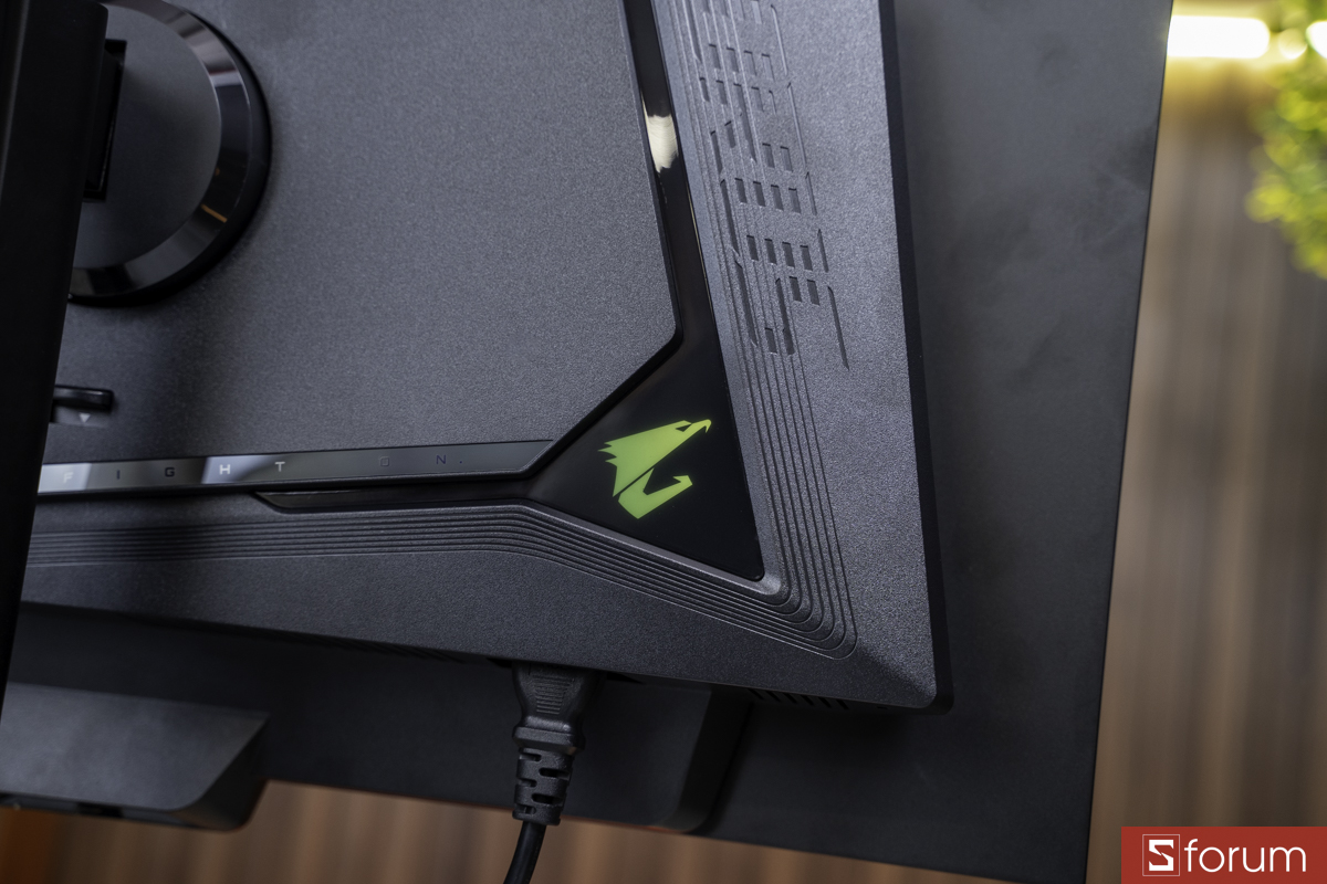 Mặt lưng GIGABYTE AORUS ELITE FO27Q28G