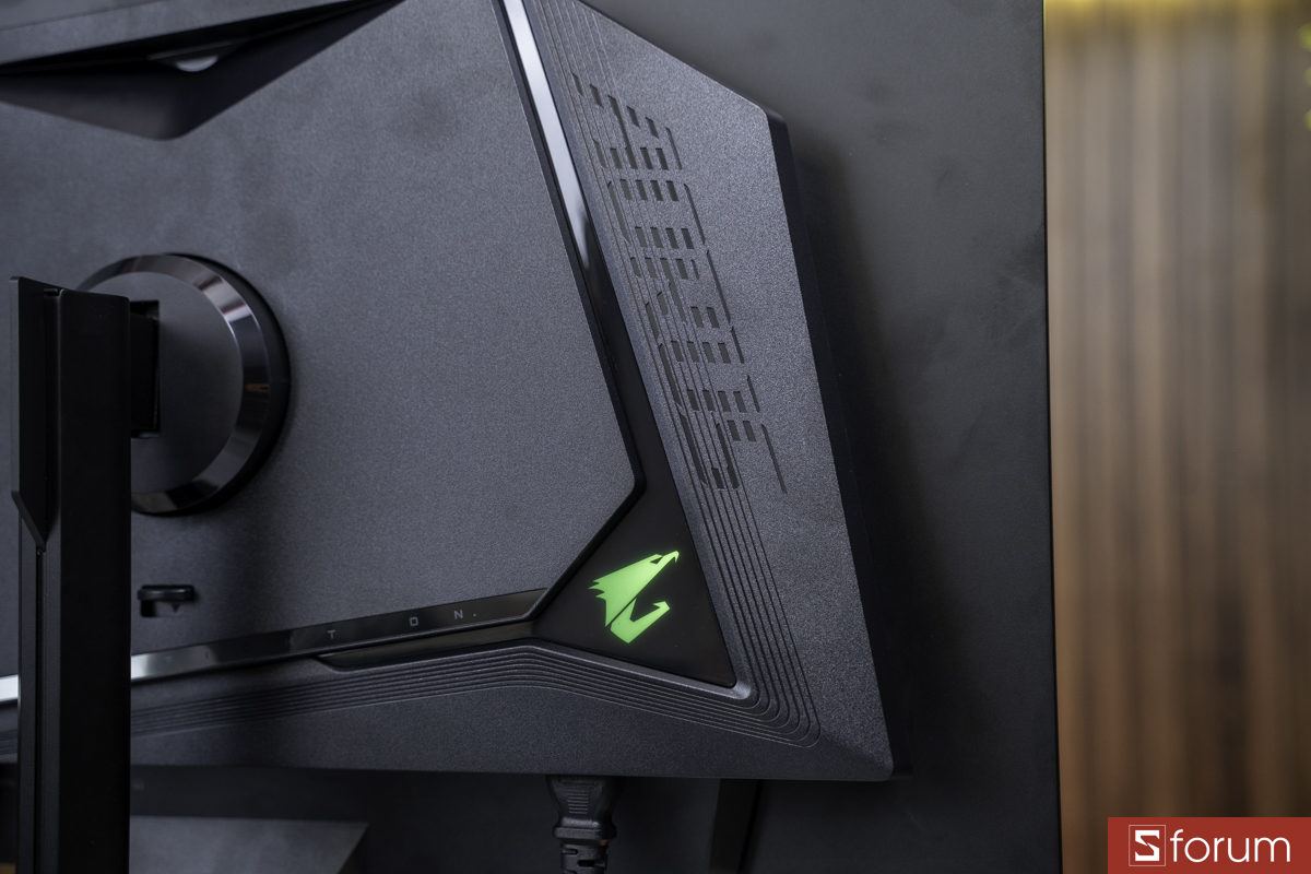 Mặt lưng GIGABYTE AORUS ELITE FO27Q28G