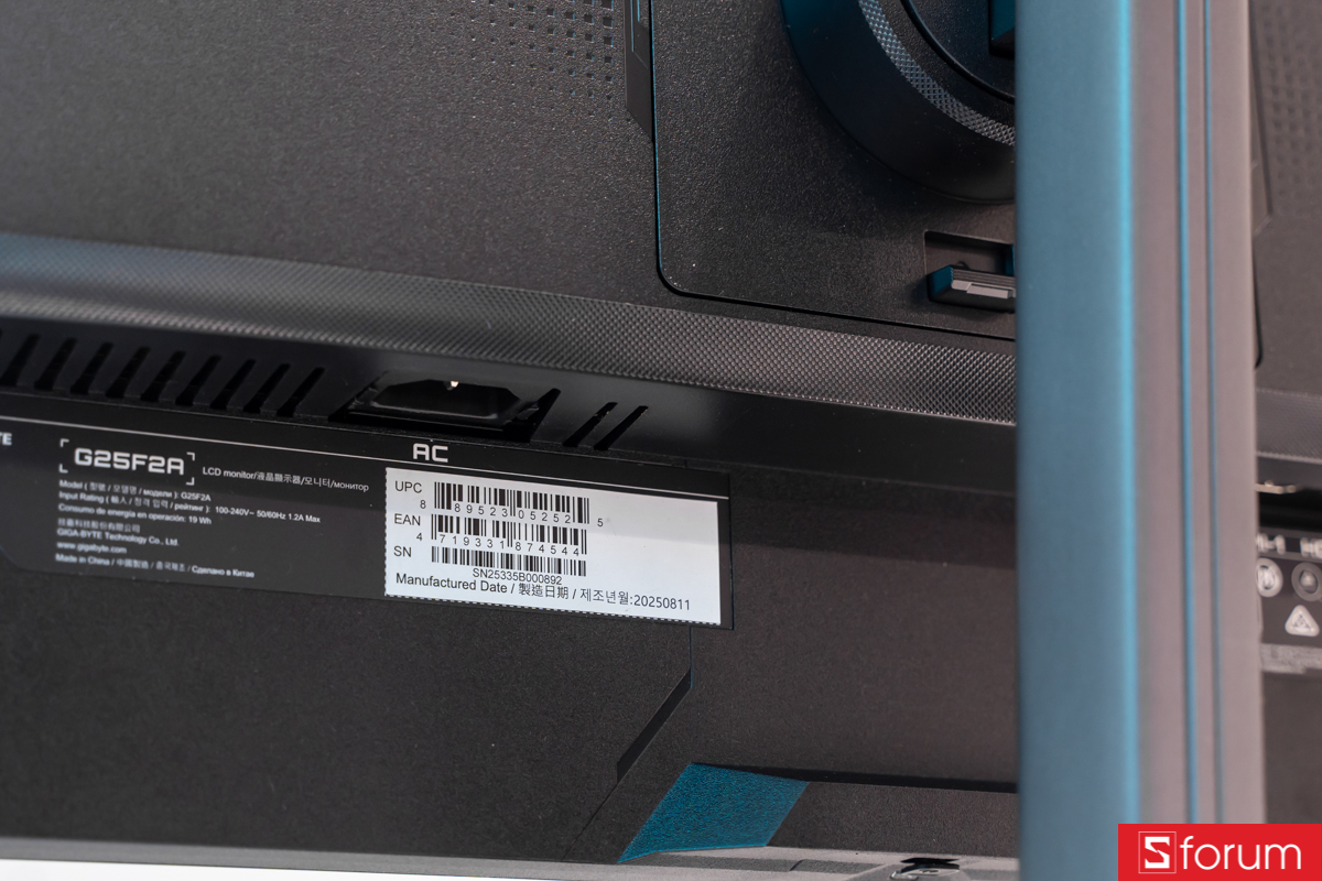 Cổng nguồn trên Gigabyte G25F2A