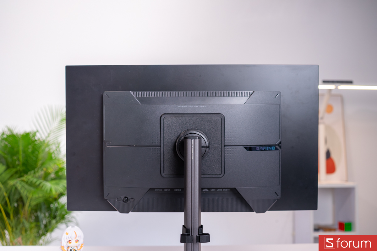 Mặt lưng Gigabyte MO27Q28G