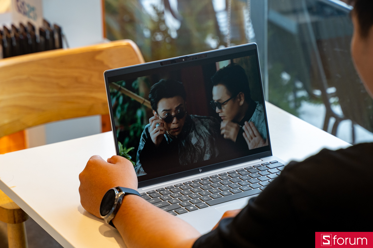 Màu sắc trên HP OmniBook 7 AI