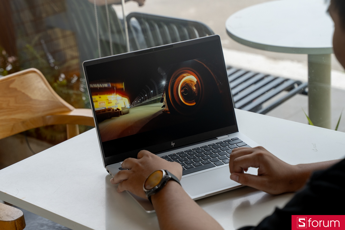 Giải trí trên HP OmniBook 7 AI