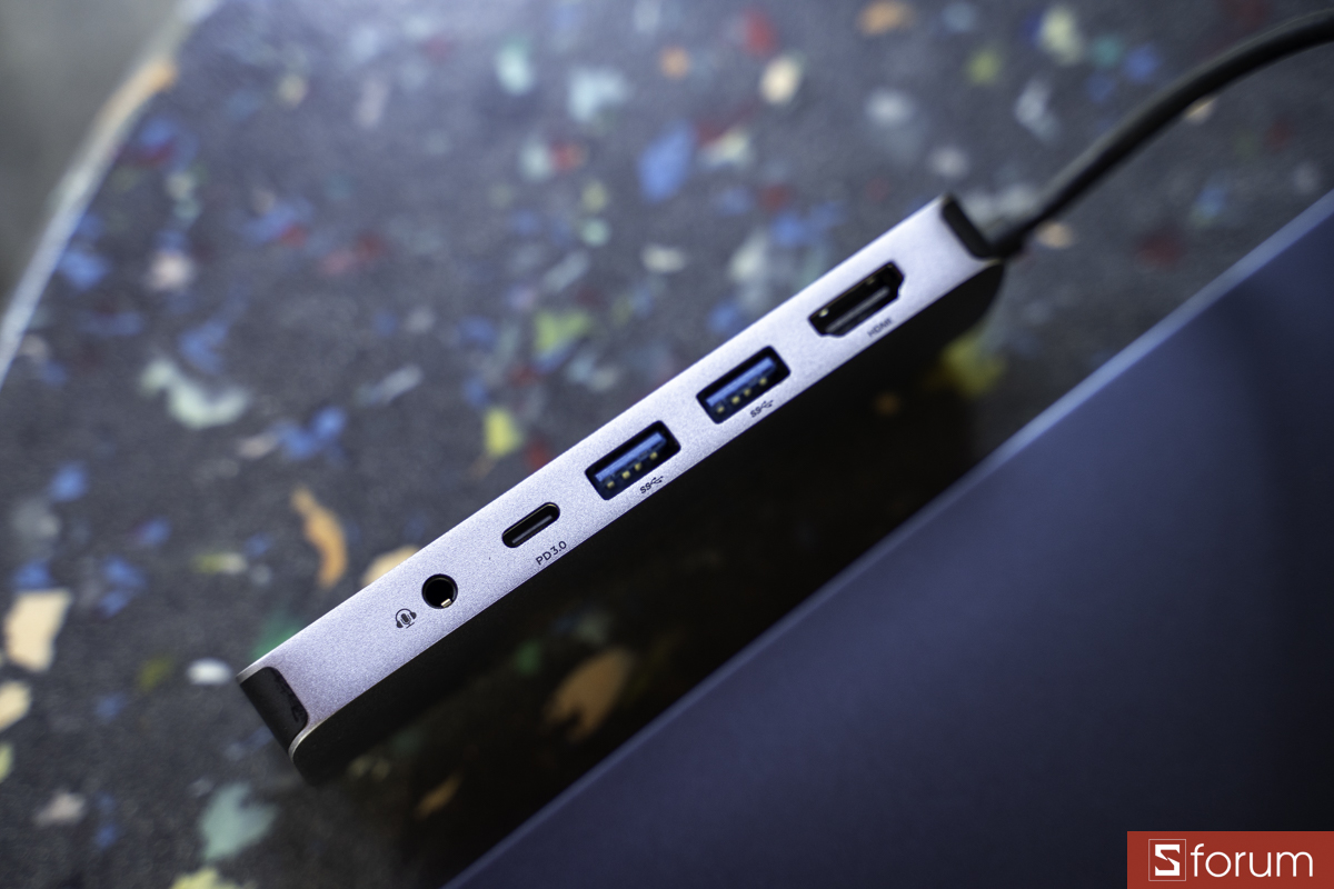 Cổng kết nối cạnh bên Belkin Connect USB-C 7-in-1